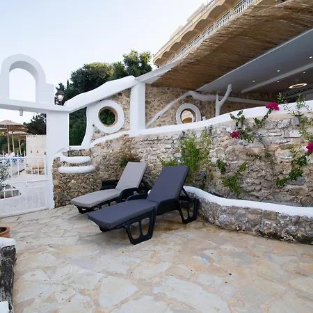 Pontikonisi & Hotel